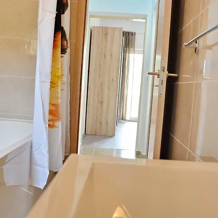 Apartment Clara *