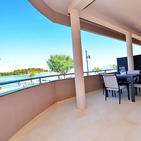 Clara Apartment