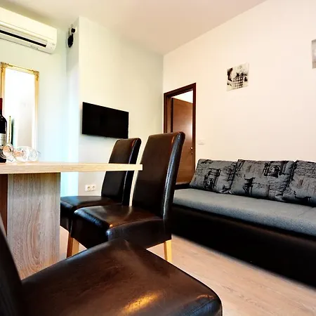 Clara Apartment *