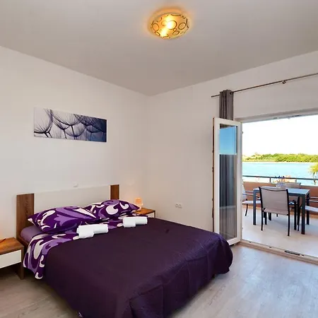Apartment Clara *