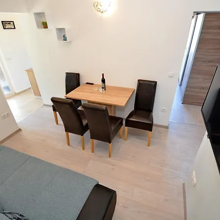 Apartment Clara *