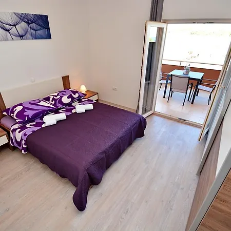Clara Apartment *